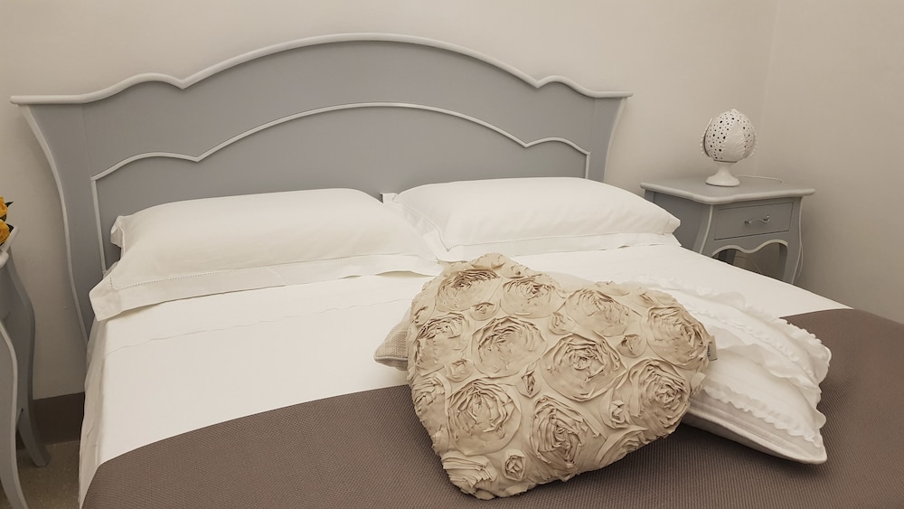 Deluxe Room, Hot Tub, Sea View - Photo 9