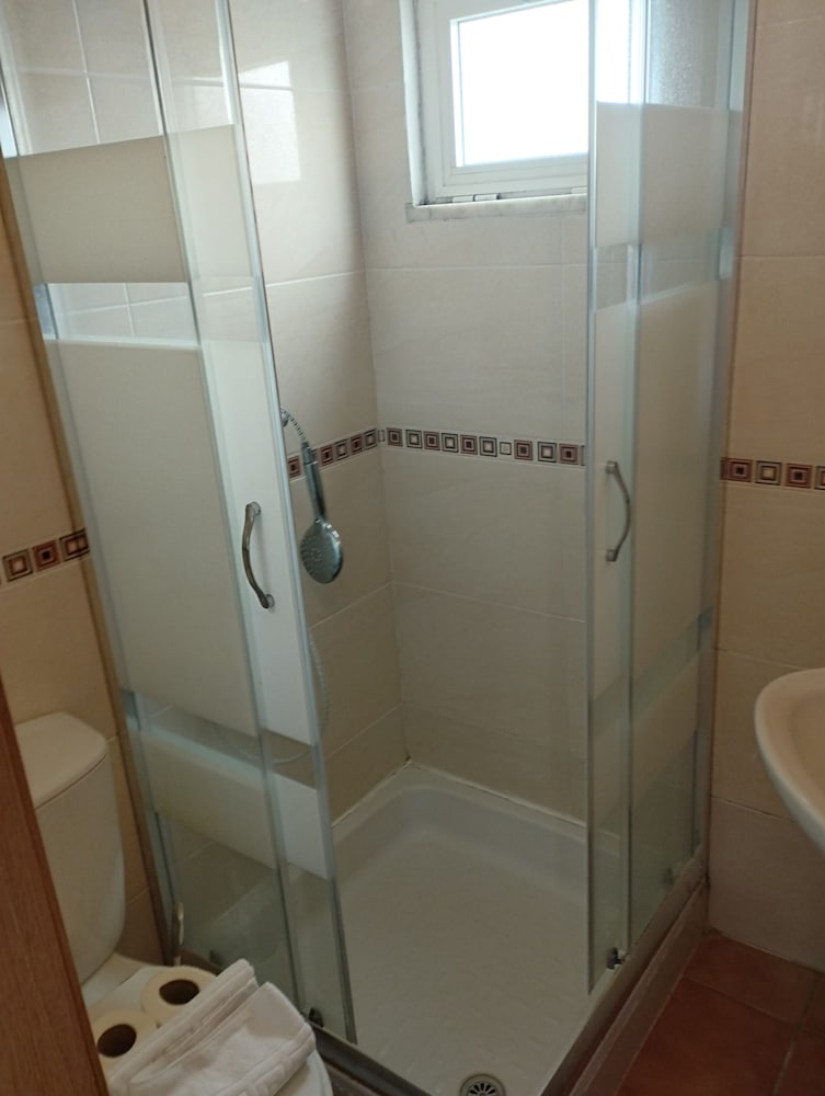 Room (4) photo 2