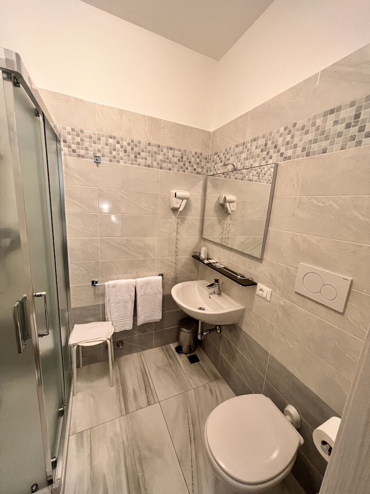 Economy Double Room - Photo 4
