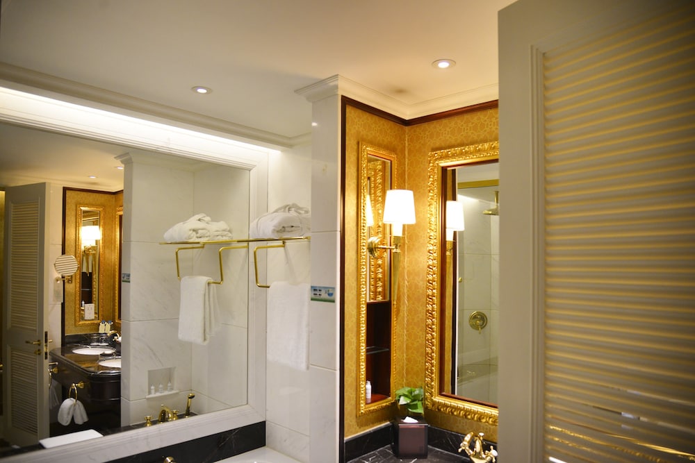 Executive King Bed Room - Photo 5