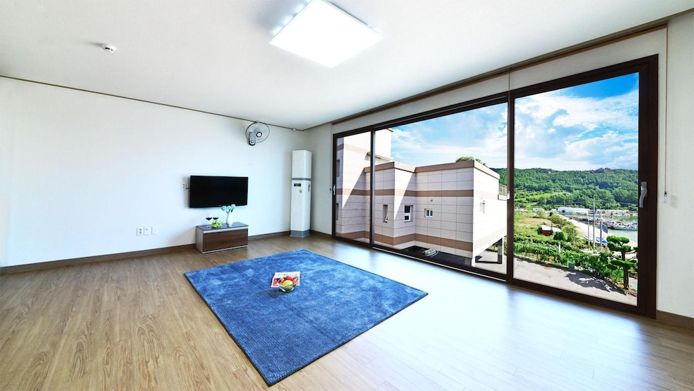 Basic Room, 1 Bedroom (B203(Ocean View)) - Photo 6