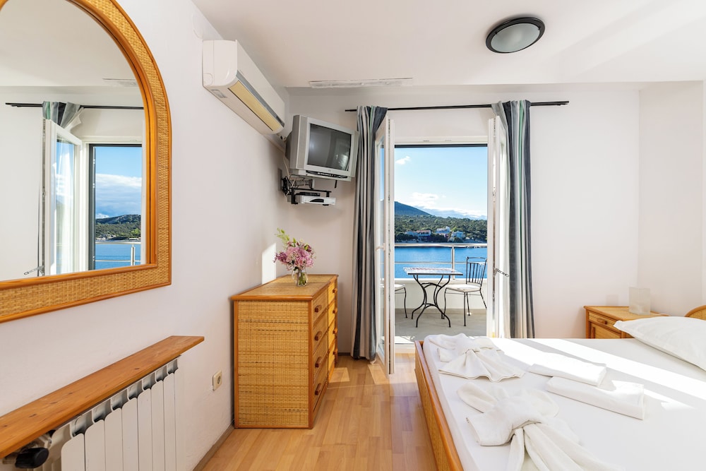 Double Room, Balcony, Sea View photo 1