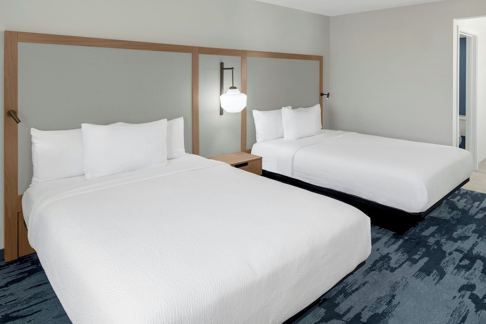 Room, 2 Queen Beds (Mobility Accessible, Tub) photo 3