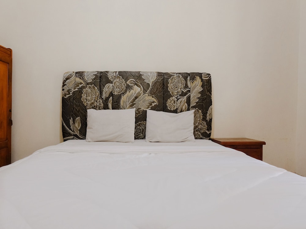 Standard Double Room - Photo 11