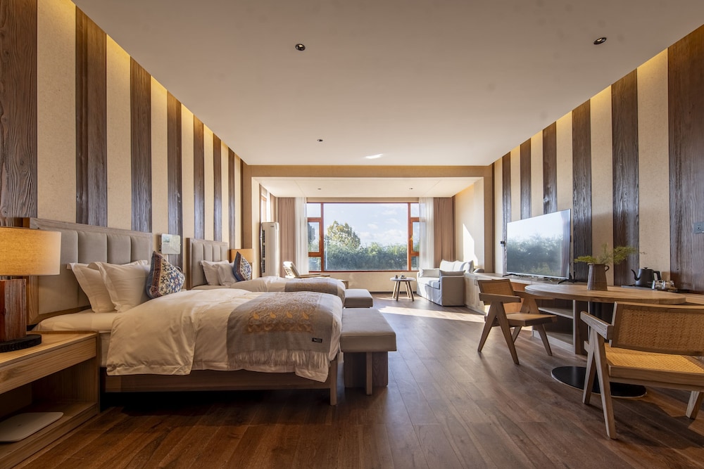 Luxury Twin Room, Multiple Beds, Air conditioning, Courtyard View photo 1