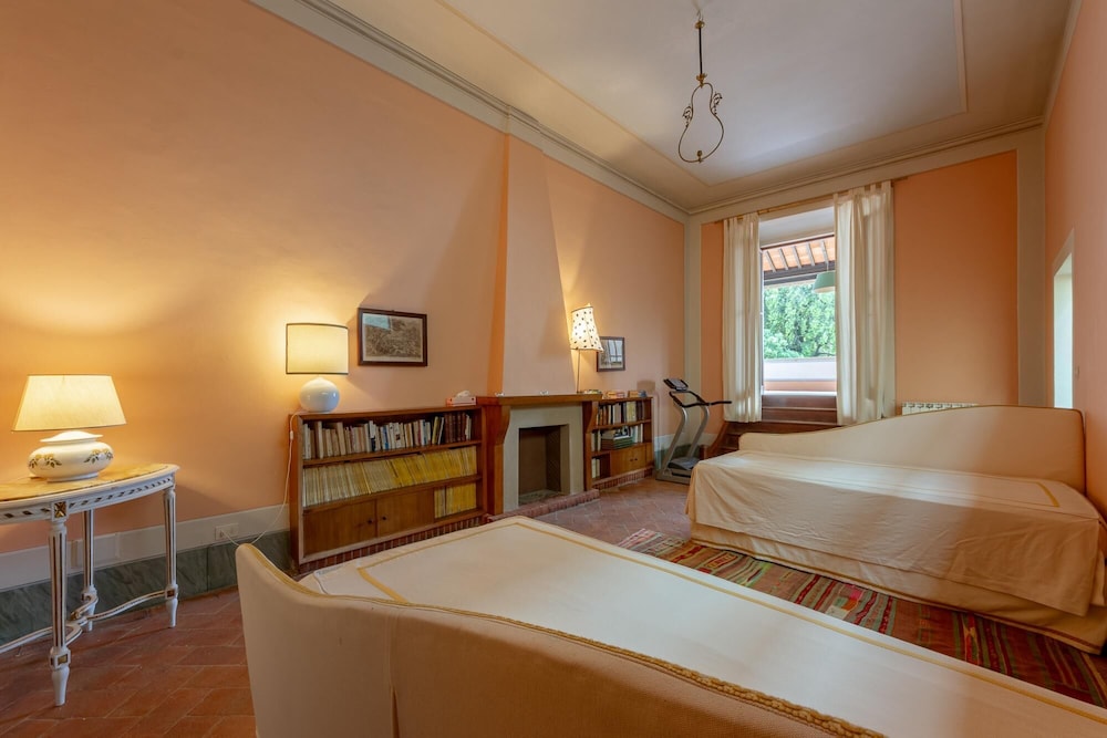 Villa di Tizzano Luxurious Retreat in Paradise, Photo 21