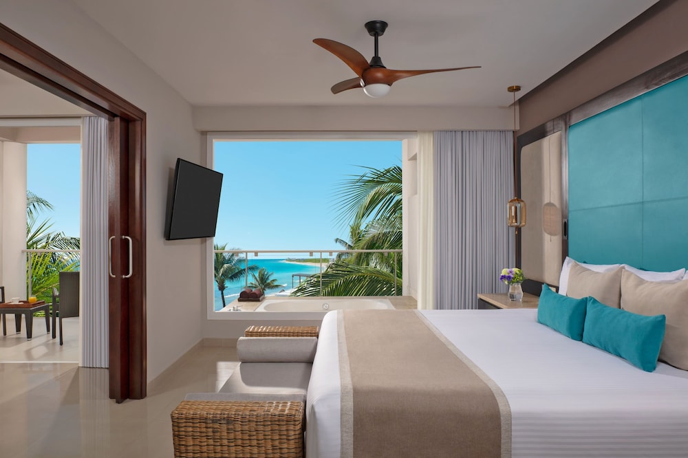 Preferred Club Suite Ocean View King
