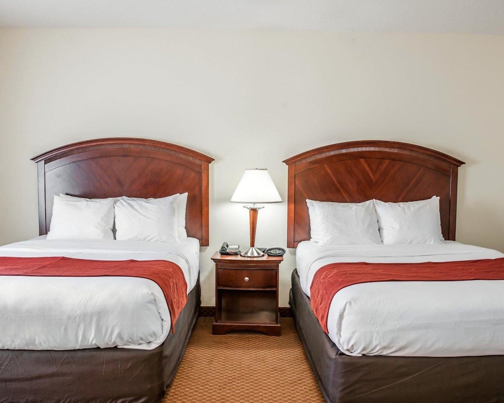 Suite, 1 Bedroom, Non Smoking (2 Queen Beds with Sofa Bed) - Photo 3