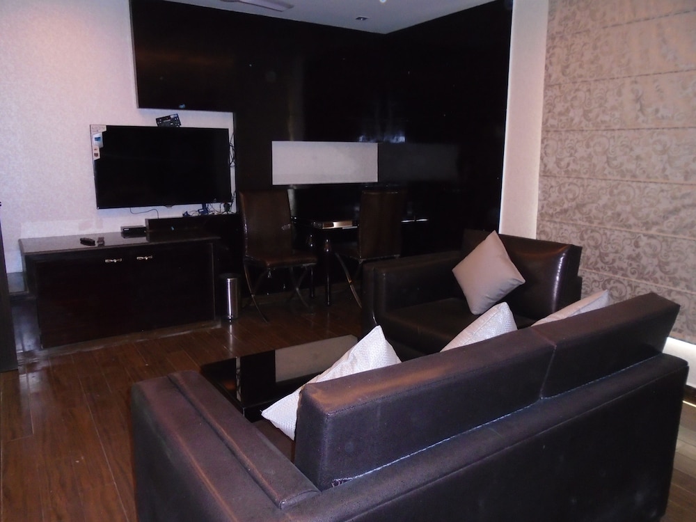 Executive Room, 1 King Bed With Sofa Bed, Smoking, City View photo 2