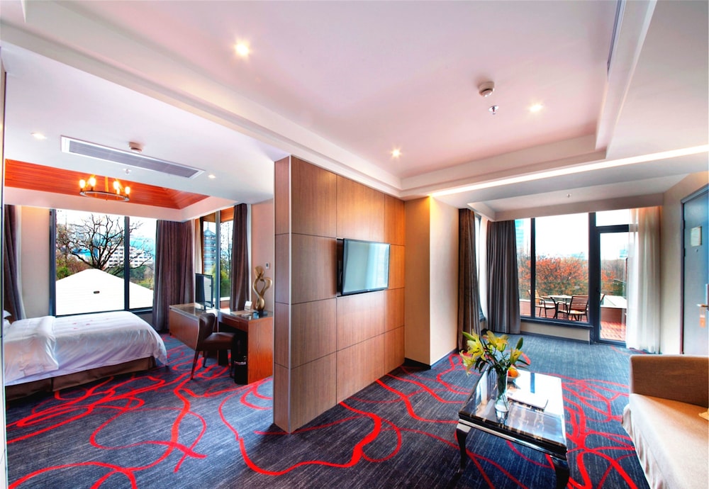 Premier Suite With View photo 1