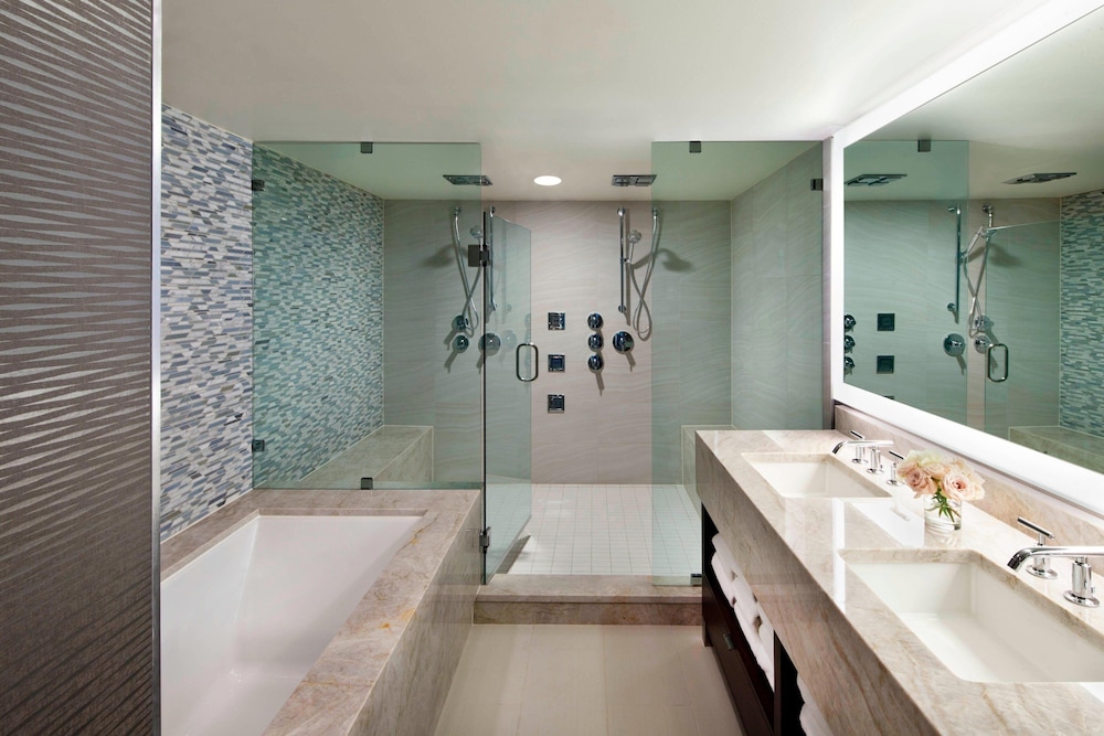 Suite, 1 Bedroom - Photo 10