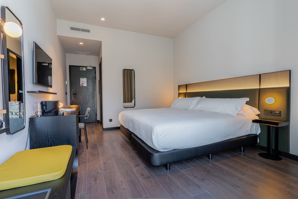 Double or Twin Room - Photo 7