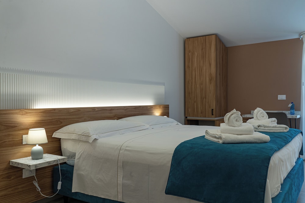 Deluxe Room, Balcony, Sea View photo 2
