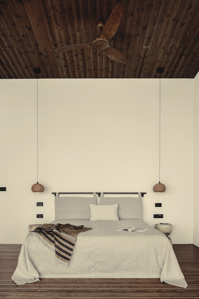 Relax Suite, Private Pool, Sea Front