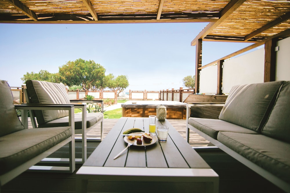 Suite, Sea View, Beachfront photo 3