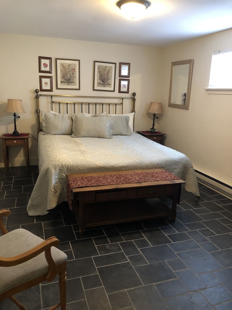 Highland Cottage 1 King/Bdrm, 1 Queen/Bdrm, 1 Queen Sleeper with 3/4 Bath photo 1