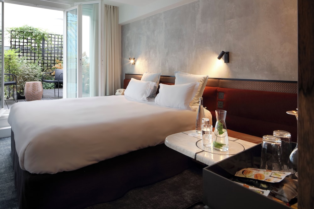 Chambre Classique (Balcony upon availability) Chambre Classique (Balcony upon availability)
