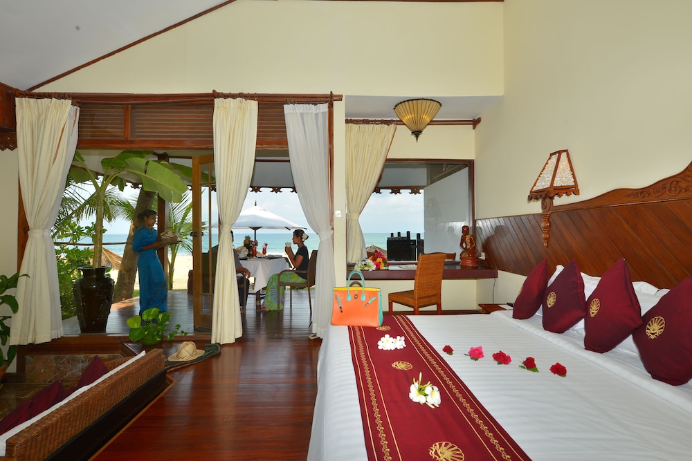 Beach Front Suite photo 2