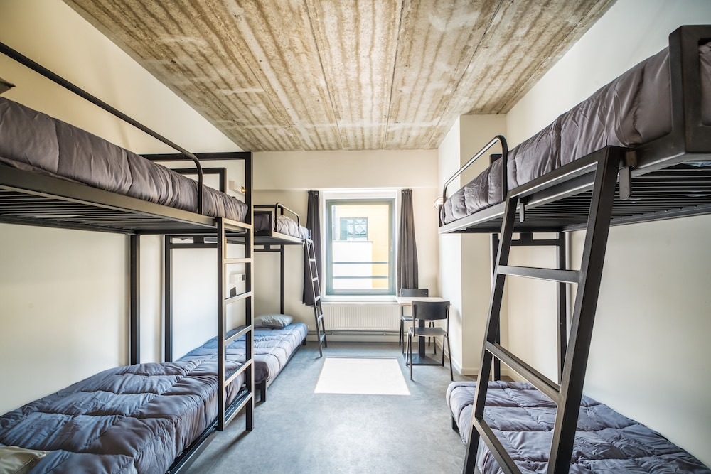 Shared Dormitory, Mixed Dorm, Shared Bathroom (6)