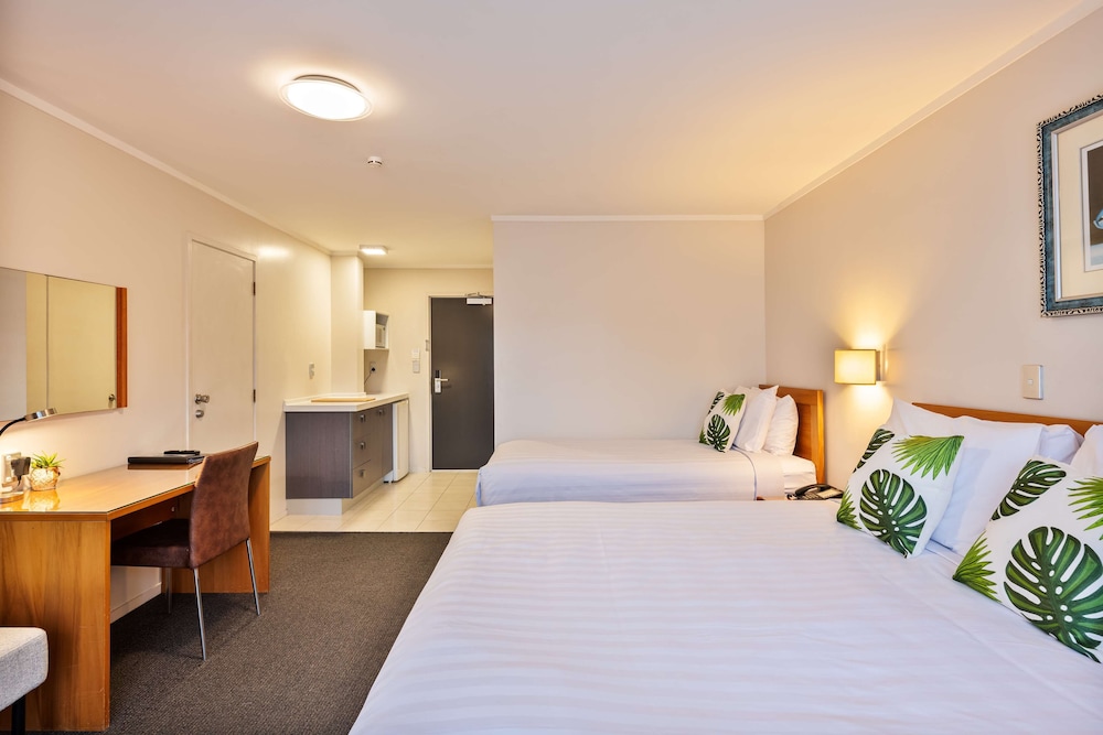 Executive Room, Multiple Beds, Non Smoking, Microwave - Photo 2