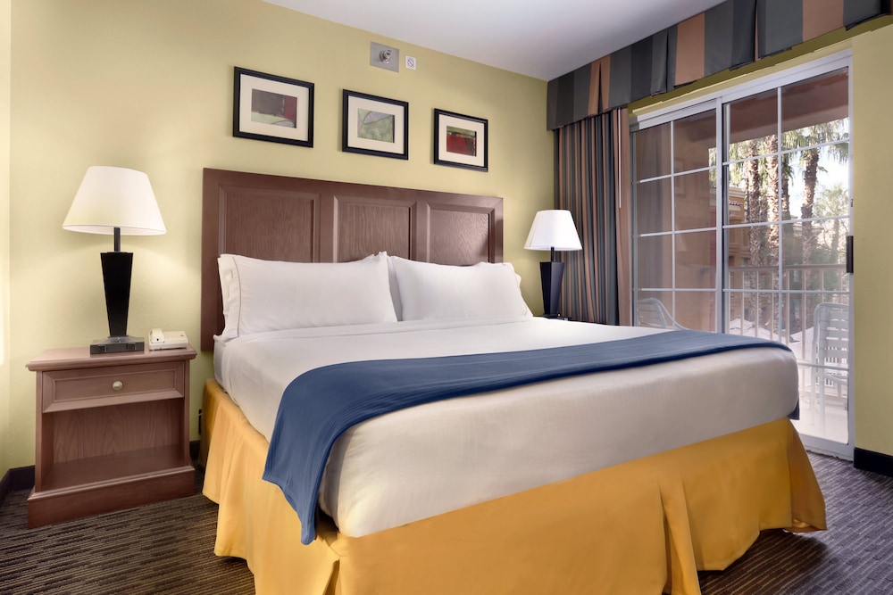 Suite, 1 King Bed With Sofa Bed, Balcony - Photo 4