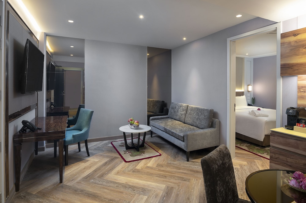 Executive Studio Club Lounge Access photo 3