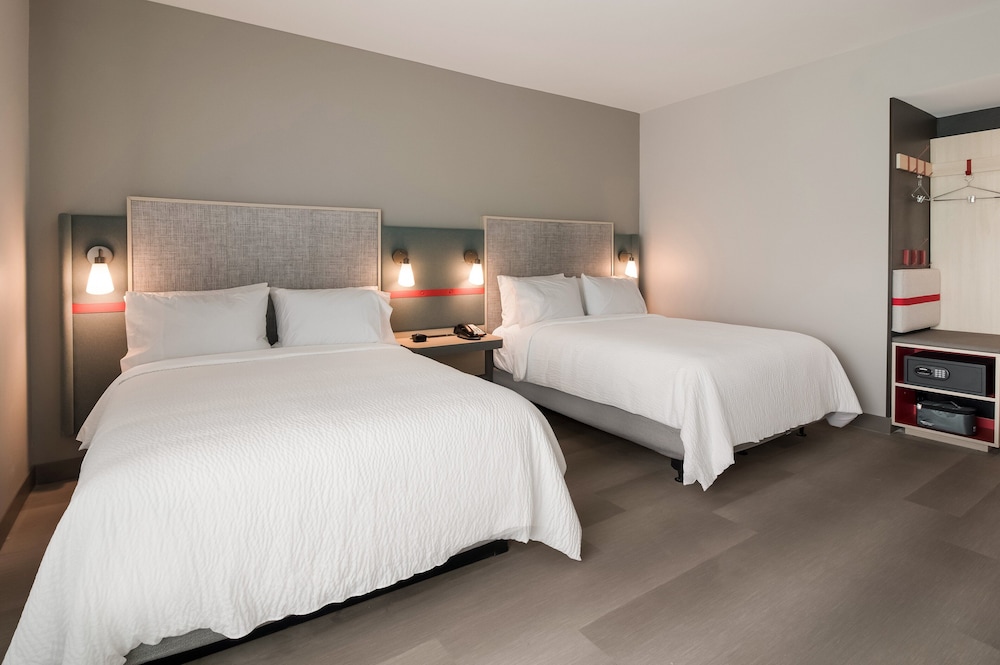 Standard Room, 2 Queen Beds - Photo 2