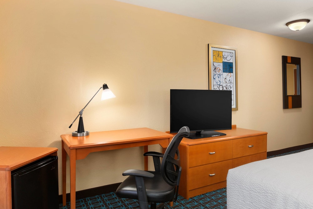 Room, 1 King Bed (Mobility/Hearing Accessible, Tub)