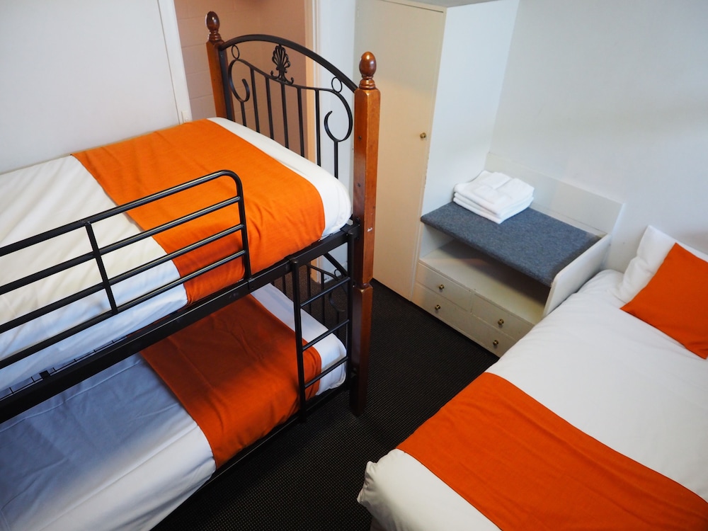 Budget Two Bedroom Studio (1 Queen, 1 Bunk Bed - Single and 1 Single bed)