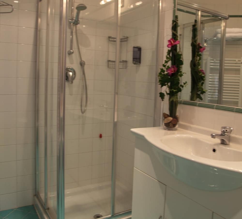 Double or Twin Room (Living) - Photo 5