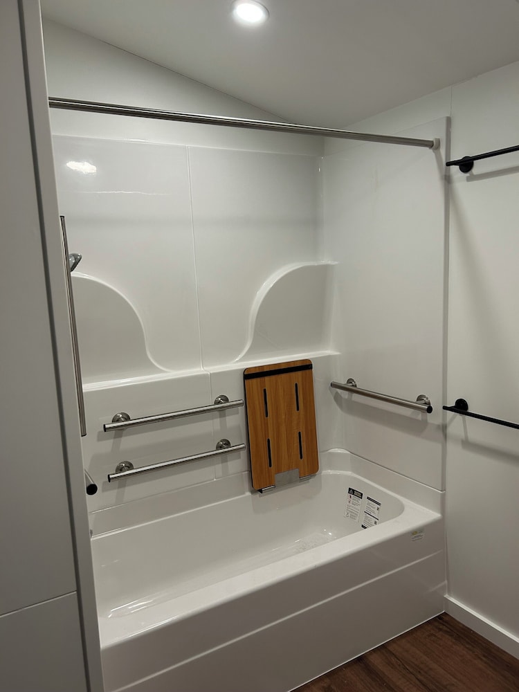 Cabin, 2 Bedrooms, Mobility Accessible (One Bathroom) - Photo 30