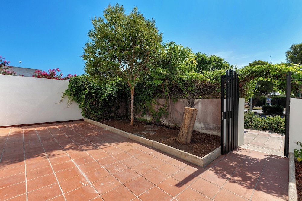 Villa photo 2