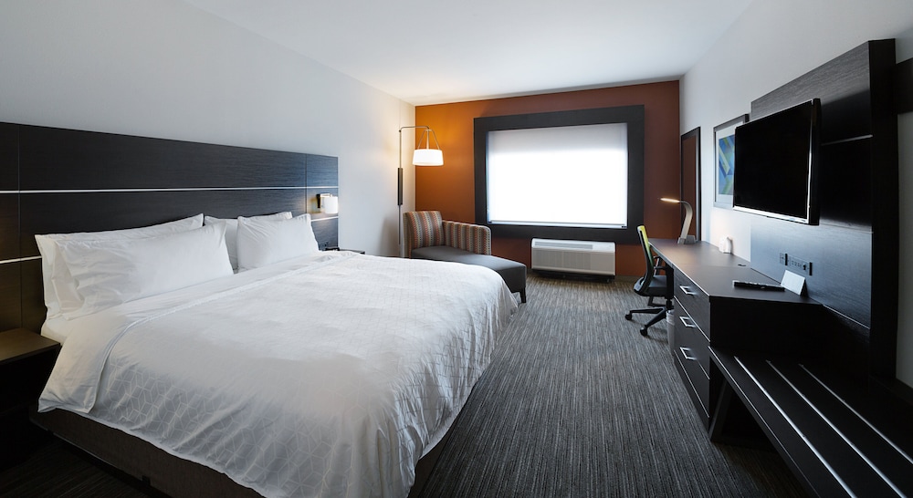 Standard Room, 1 King Bed, Accessible (Mobility) at Holiday Inn Express & Suites - Wentzville St Louis West by IHG in Wentzville