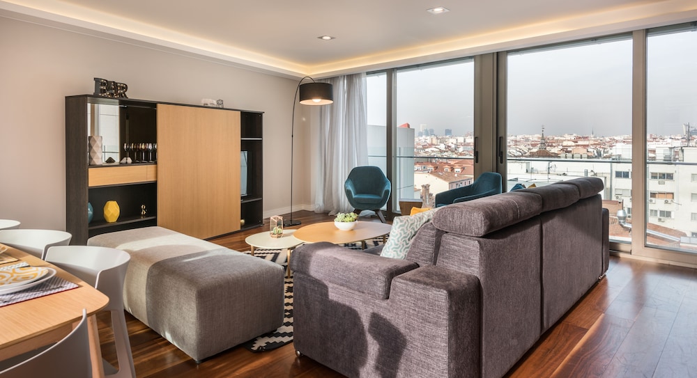 City Duplex, 3 Bedrooms, Terrace, City View - Photo 12