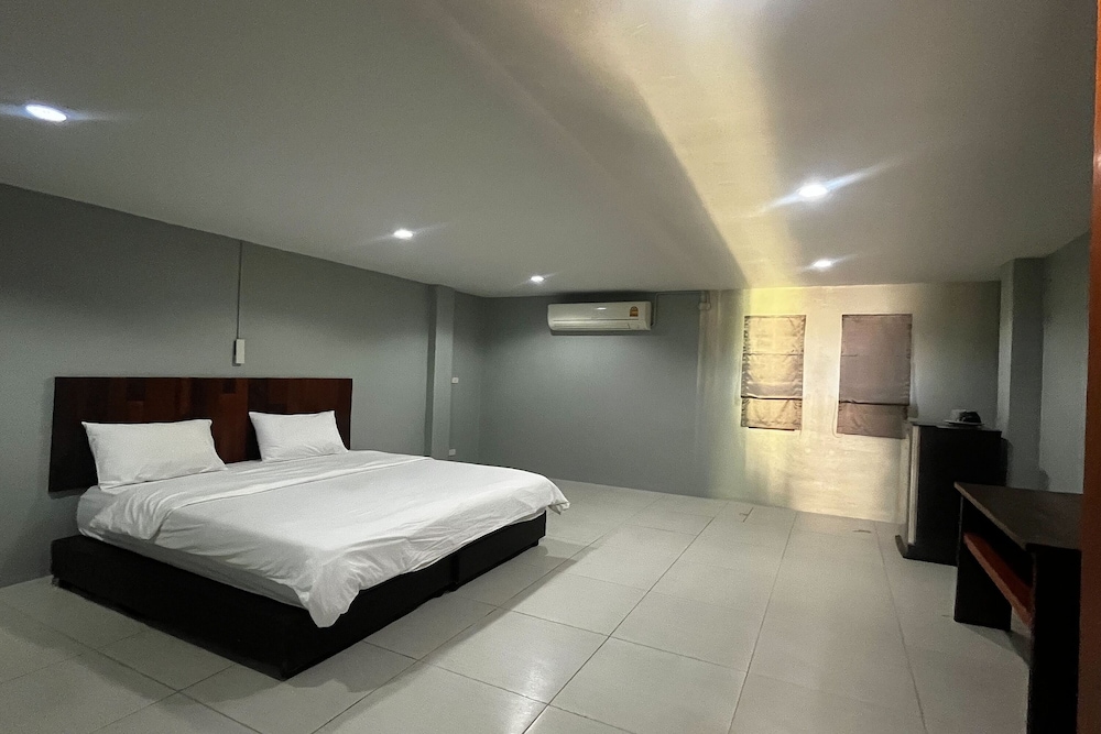 Standard Double Room, City View - Photo 11