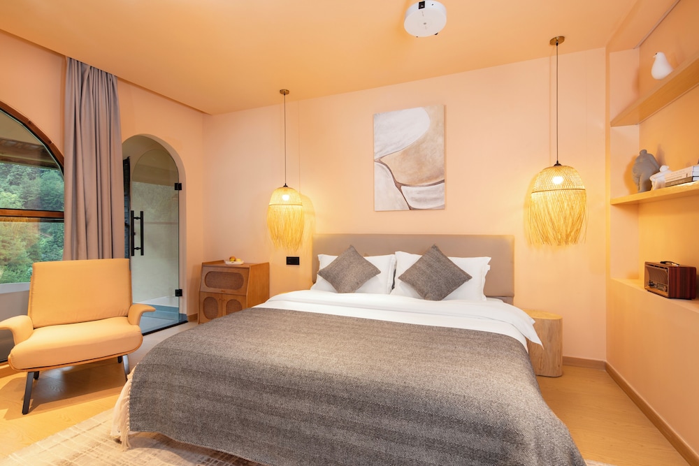 Deluxe Single Room, Patio, Mountain View