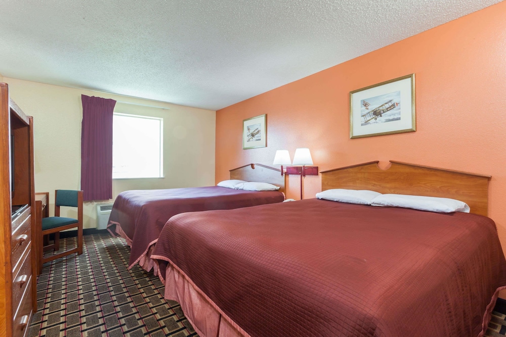 Room, 2 Queen Beds, Smoking