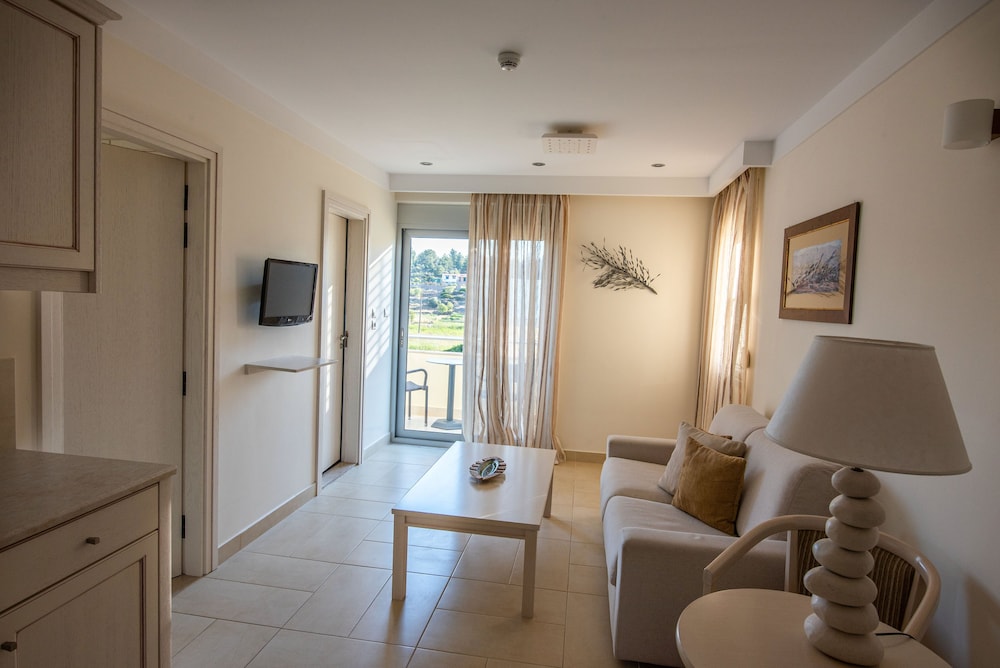 Family Apartment with Mountain View - Photo 3
