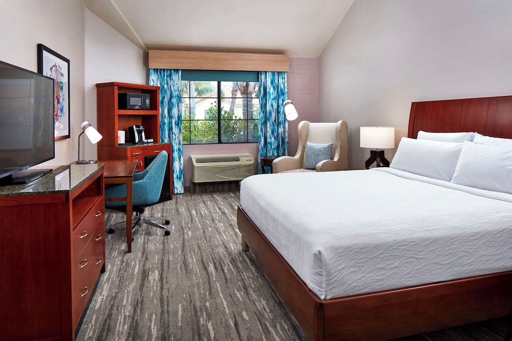 Premium Room, 1 King Bed, Poolside - Photo 3