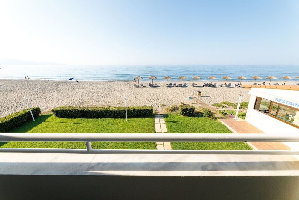 Beach Front Maisonette - Photo 5