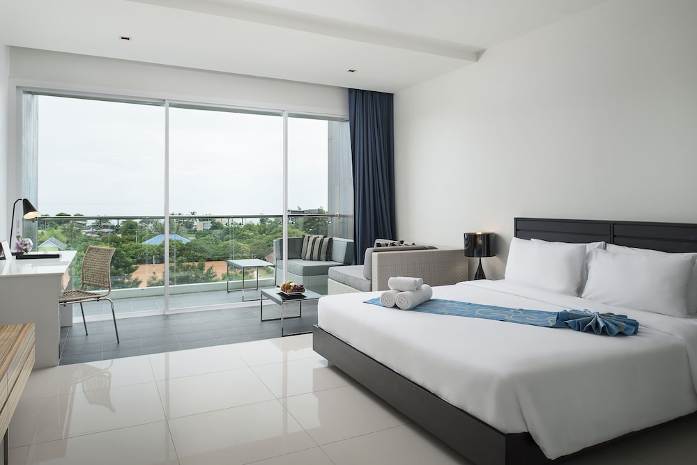 Deluxe Room with Bathtub