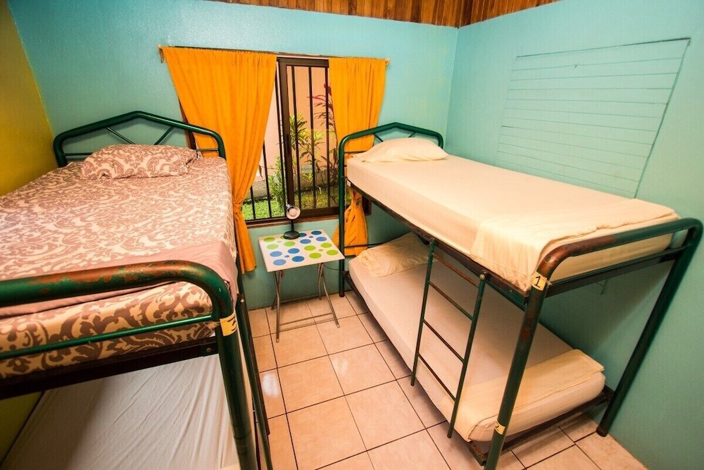 Economy Shared Dormitory, Shared Bathroom, Ocean View (10)
