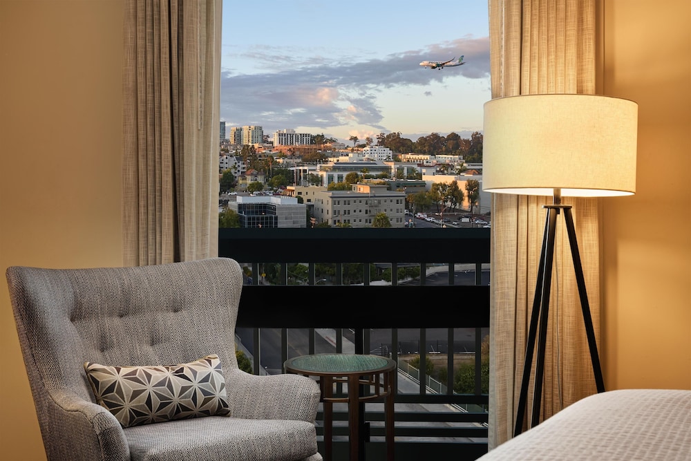 Standard Room, 2 Queen Beds, Non Smoking, City View - Photo 2