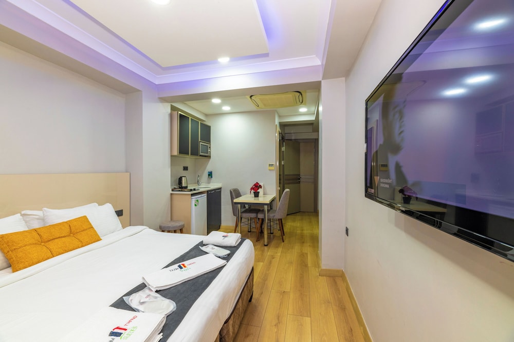 E) JUNIOR SUITE photo 2