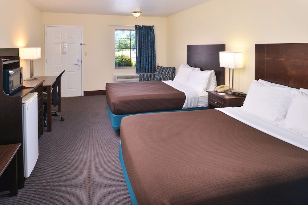Room, 2 Queen Beds, Non Smoking - Photo 2