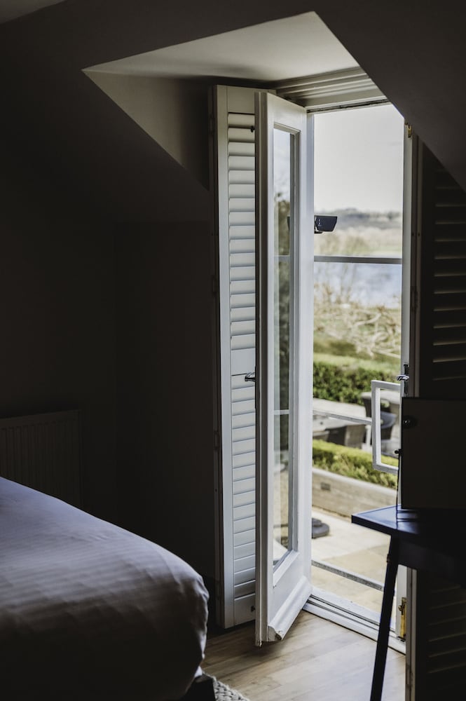 Classic Waterview, Ensuite photo 1