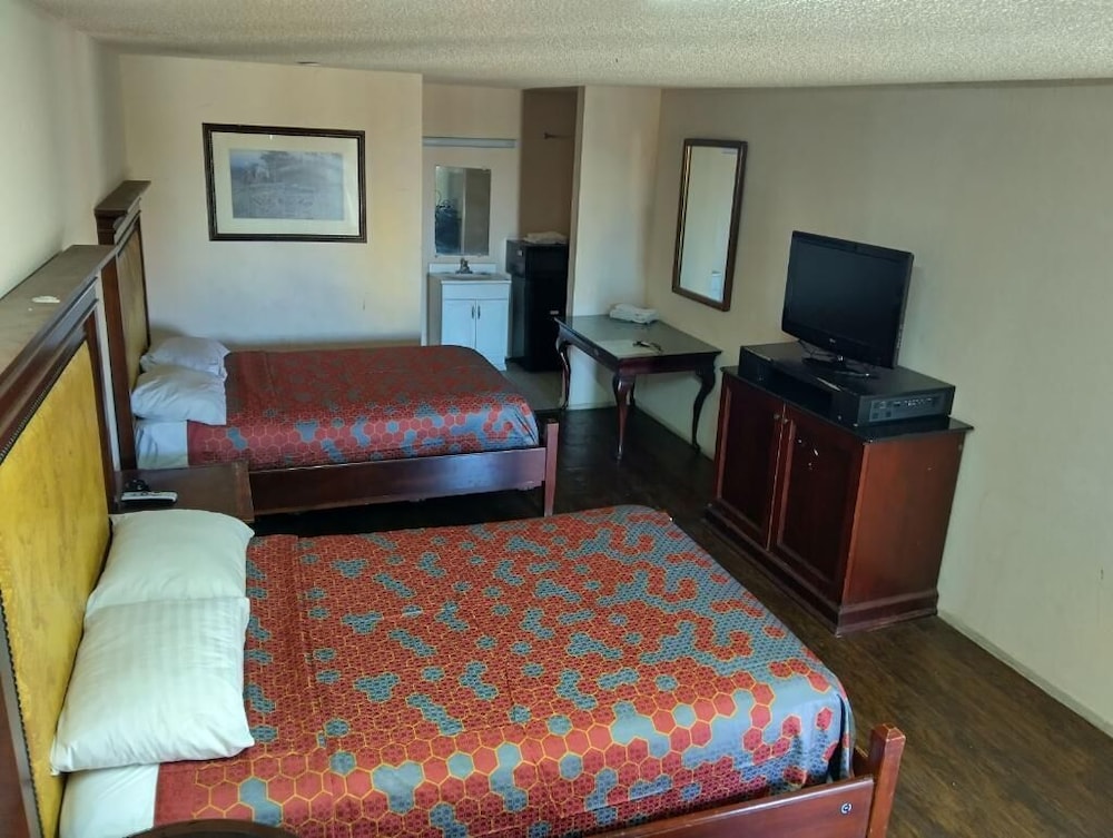 Basic Double or Twin Room, 1 Bedroom, Smoking, Refrigerator & Microwave