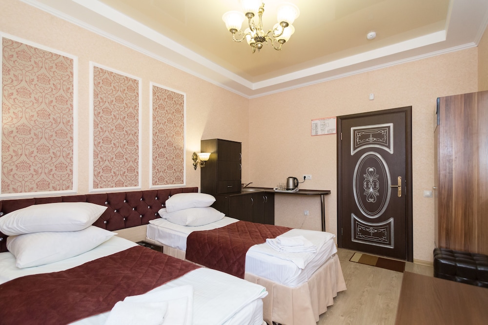 Economy Double or Twin Room (Bathroom not in room) photo 2