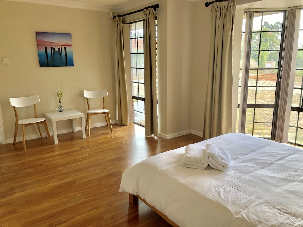 Room A photo 2