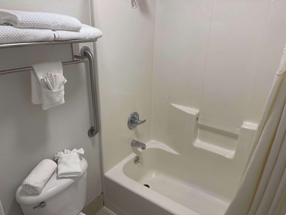 Standard Double Room, 2 Double Beds, Non Smoking - Photo 4